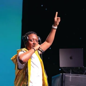 SMB Amped DJ Reatha Cruz- Johnson pumps up the crowd (right) for the keynote. PHOTOGRAPHY BY HUGHES FIORETTI PHOTOGRAPHY