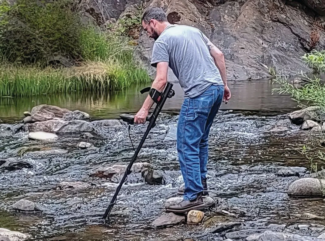 Nokta detector used on a gravel bar